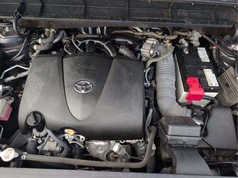 Used 2022 Toyota Highlander XLE image 10