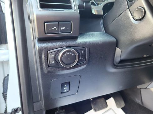 Used 2017 Ford F150 Lariat w/ Equipment Group 502A Luxury AWD/4WD image 8