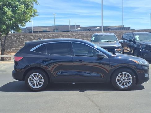 Used 2021 Ford Escape SE FWD image 3