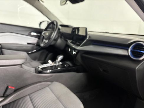 Used 2025 Chevrolet Trax LT w/ LT Convenience Package FWD image 30