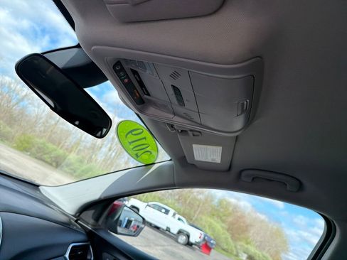 Used 2019 Chevrolet Equinox LT FWD image 21