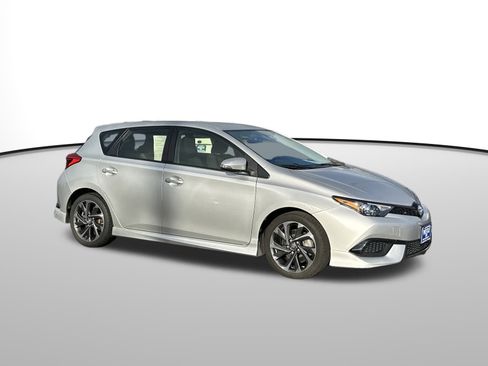 Used 2017 Toyota Corolla iM image 7