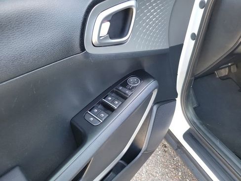 Used 2023 Kia Soul LX image 11