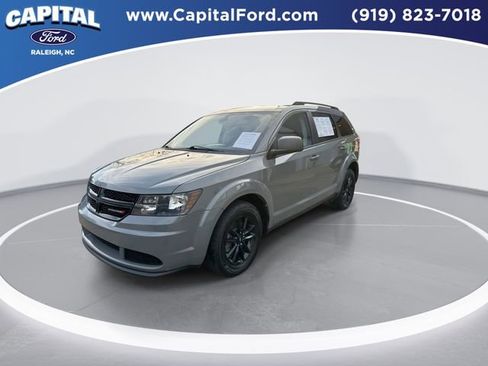 Used 2020 Dodge Journey SE w/ SE Popular Equipment Group image 4