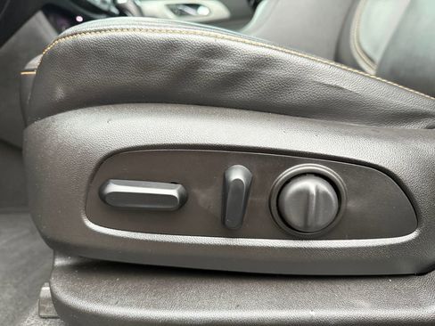 Used 2018 Chevrolet Traverse LT image 10