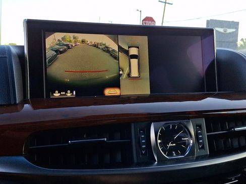 Used 2017 Lexus LX 570 4WD w/ Luxury Package image 22