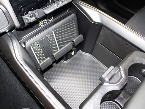 New 2026 RAM 1500 4x4 Crew Cab image 22