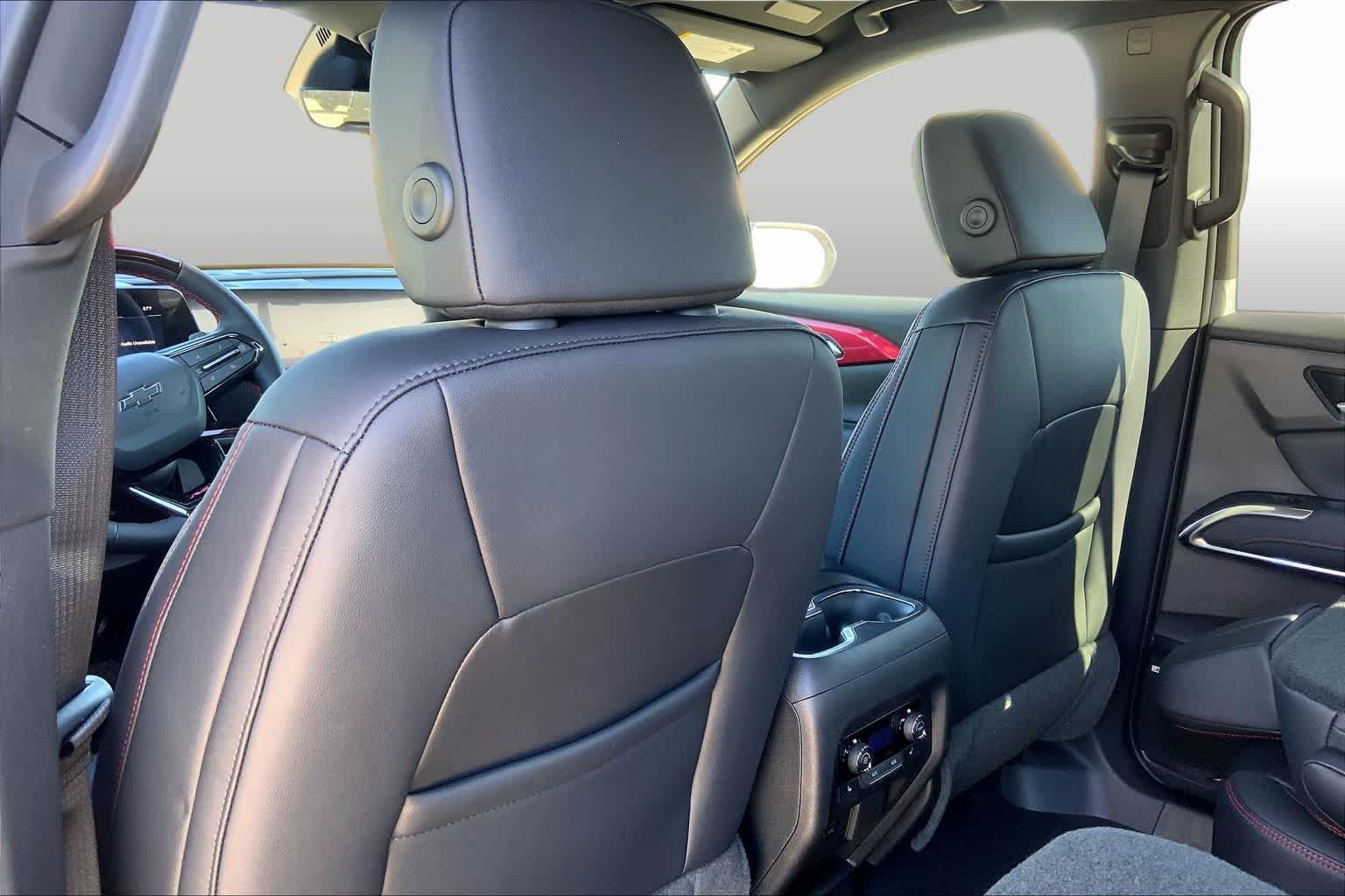 New 2026 Chevrolet Traverse RS w/ LPO, Floor Liner Package FWD image 23
