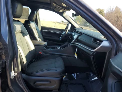 New 2026 Jeep Grand Cherokee Altitude image 25