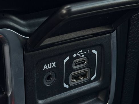 Used 2022 Jeep Wrangler Unlimited Rubicon 4xe AWD/4WD image 14
