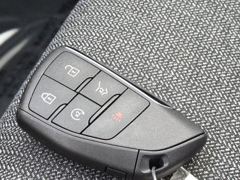 Used 2025 GMC Acadia Elevation image 35