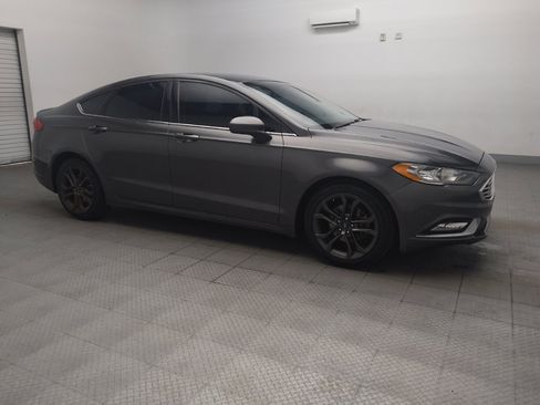 Used 2018 Ford Fusion SE w/ Equipment Group 201A FWD image 11