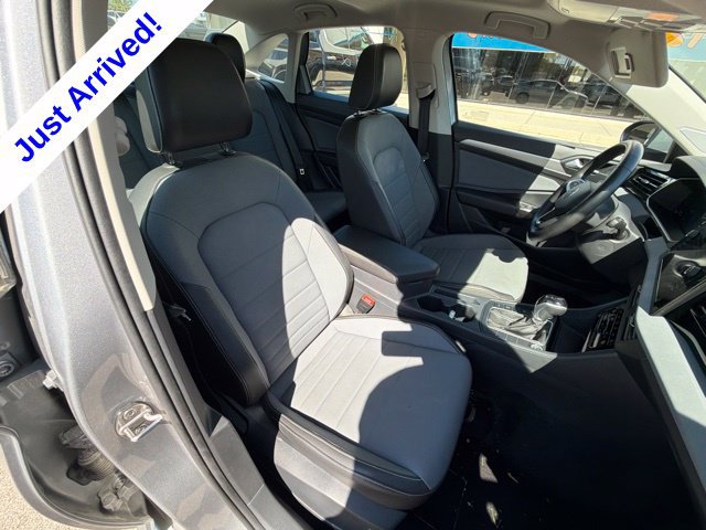 Used 2025 Volkswagen Jetta SE FWD image 24