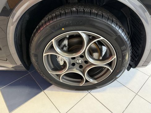 Used 2022 Alfa Romeo Stelvio Ti image 42