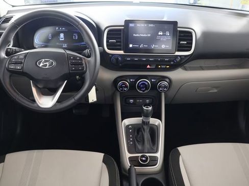 Used 2023 Hyundai Venue SEL w/ Cargo Package image 2