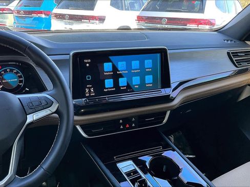 Used 2026 Volkswagen Atlas Cross Sport SE image 7