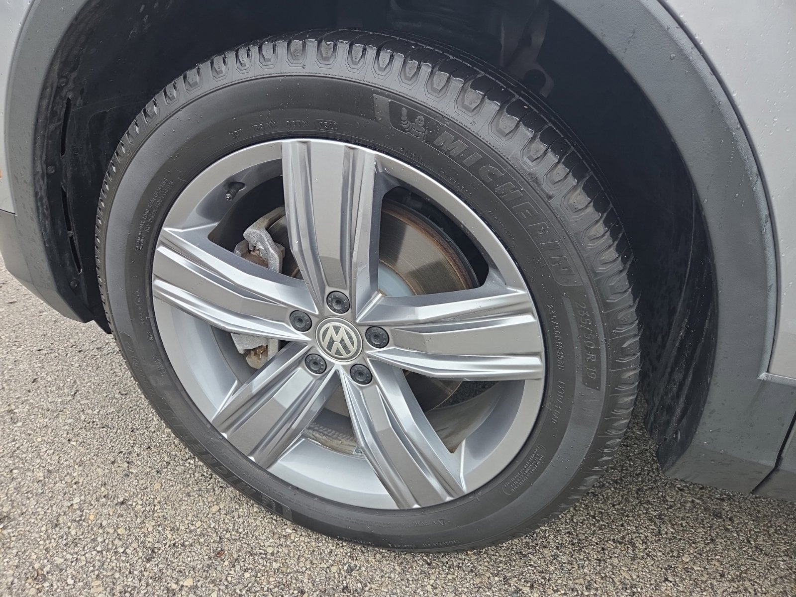Used 2020 Volkswagen Tiguan SE w/ Panoramic Sunroof Package AWD/4WD image 15