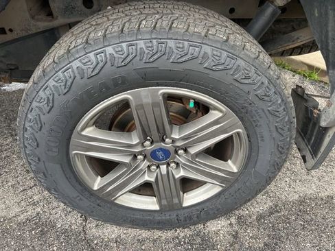 Used 2020 Ford F150 Lariat w/ Equipment Group 502A Luxury AWD/4WD image 23
