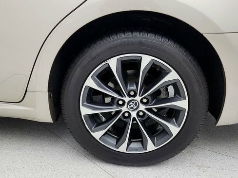 Used 2016 Toyota Avalon XLE image 9