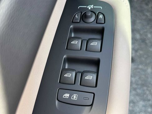 New 2026 Volvo XC60 B5 Plus w/ Protection Package Premier image 21