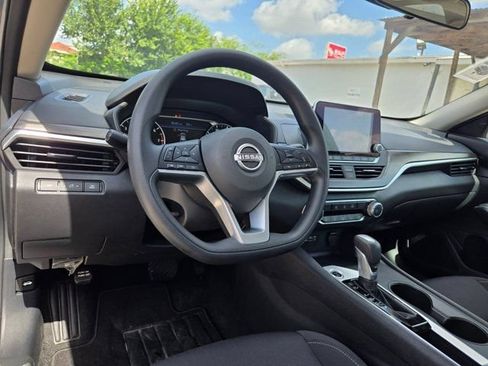 Used 2025 Nissan Altima 2.5 SV FWD image 15