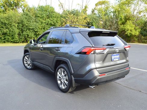 Used 2022 Toyota RAV4 XLE Premium image 7