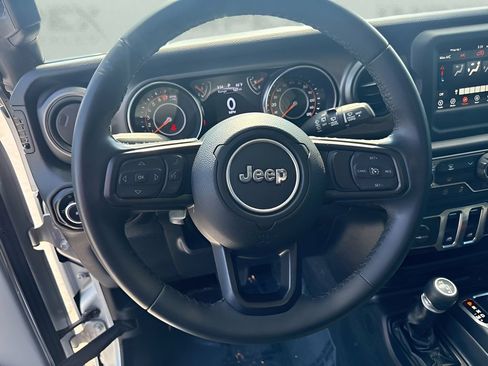 Used 2022 Jeep Wrangler Sport AWD/4WD image 12