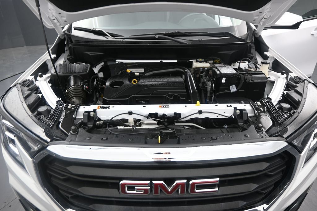 Used 2024 GMC Terrain SLE w/ Driver Convenience Package FWD image 16