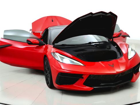 Used 2021 Chevrolet Corvette Stingray Premium Conv w/ Z51 Performance Package RWD image 9