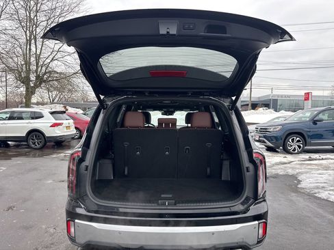 Used 2023 Kia Telluride EX w/ EX Captain's Chair Package image 7