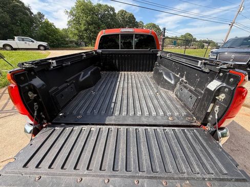 Used 2017 Toyota Tacoma SR5 w/ Tow Package RWD image 7