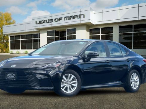 Used 2025 Toyota Camry LE image 1