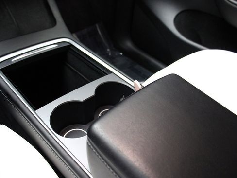 Used 2023 Tesla Model Y 2WD image 34