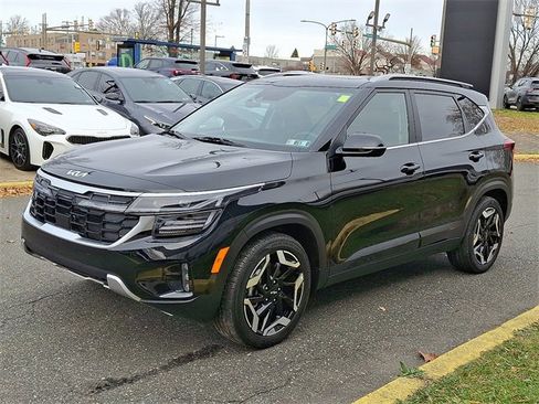 Certified 2025 Kia Seltos SX w/ SX Sunroof Package image 3