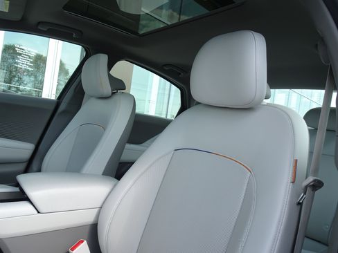 Used 2023 Hyundai Ioniq 6 Limited image 10