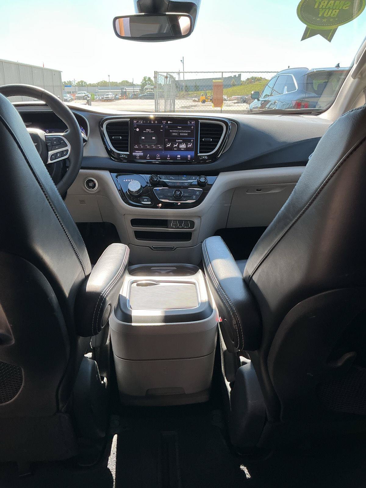 Used 2024 Chrysler Pacifica Touring-L FWD image 20