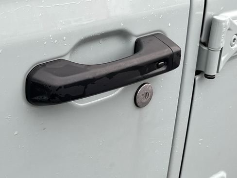 Used 2024 Jeep Wrangler Unlimited w/ Convenience Group image 12