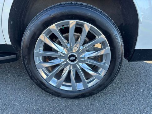 Used 2023 Cadillac Escalade Premium Luxury image 9