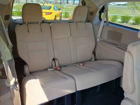 Used 2015 Dodge Grand Caravan SXT w/ UConnect Hands-Free Group image 21