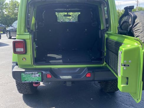 Used 2019 Jeep Wrangler Unlimited Rubicon w/ Cold Weather Group AWD/4WD image 5
