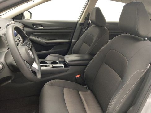 Used 2024 Nissan Altima 2.5 SV image 17