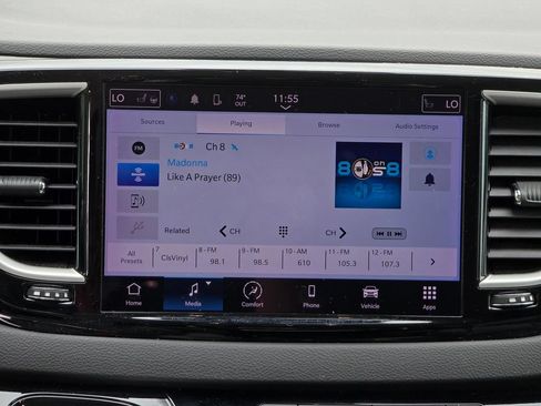 Used 2024 Chrysler Pacifica Touring-L FWD image 8