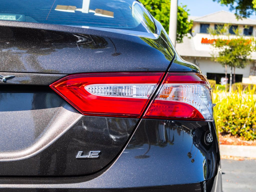 Used 2018 Toyota Camry LE FWD image 11