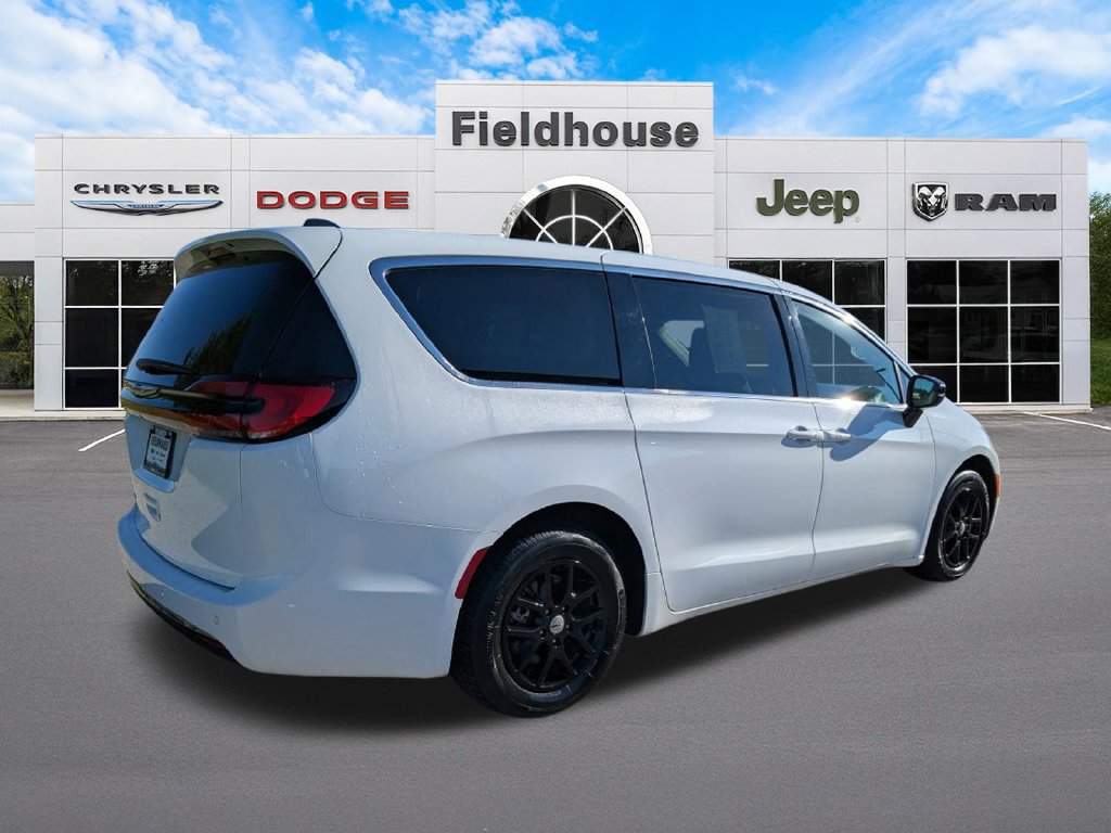 Used 2024 Chrysler Pacifica Touring-L FWD image 6