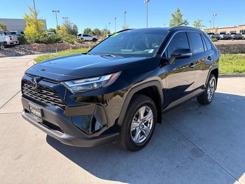 Used 2025 Toyota RAV4 XLE AWD/4WD image 3