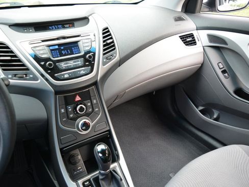 Used 2016 Hyundai Elantra SE FWD image 21