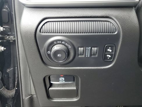 Used 2024 Jeep Wagoneer L Series II w/ Flexible Seating Group RWD image 28