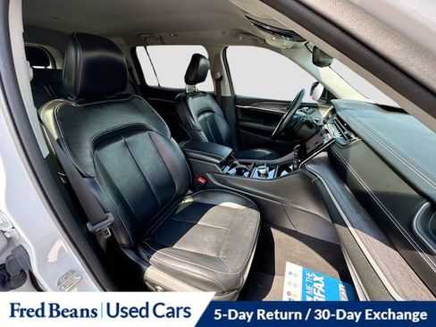 Used 2022 Jeep Grand Cherokee L Limited AWD/4WD image 31