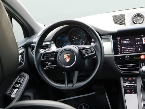 Certified 2024 Porsche Macan w/ Premium Plus Package AWD/4WD image 20