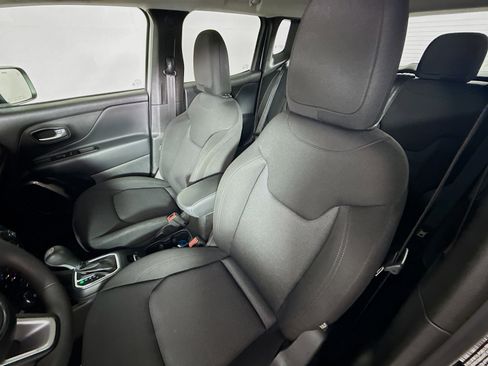 Used 2023 Jeep Renegade Latitude image 25